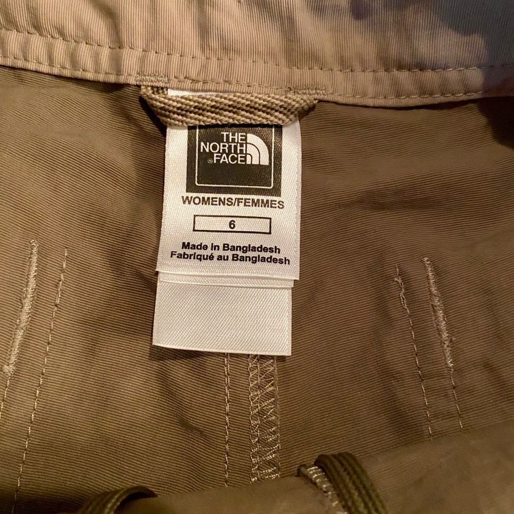 North Face Women’s Khaki Green Shorts, Size 6 - Picture 5 of 8